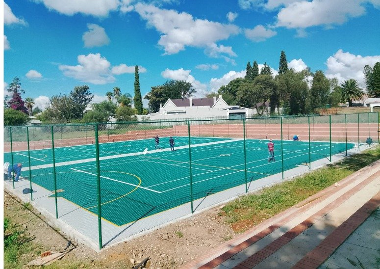 Kimberley Girls&rsquo; High School fencing installation — finished tennis and netball court enclosures by NineCourts