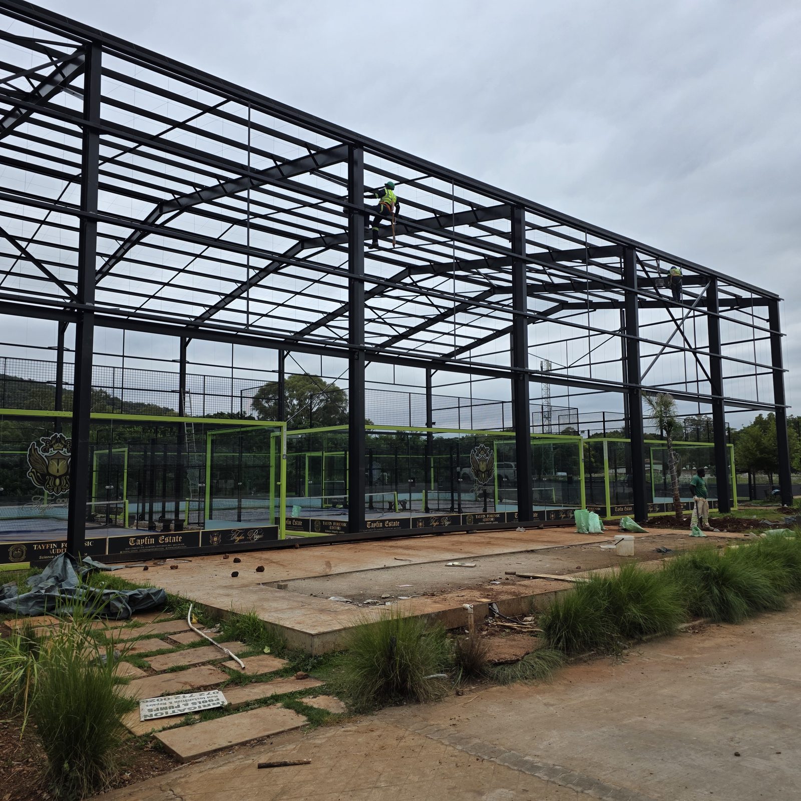 Tayfin Country Club steel canopy structure being erected over the padel courts